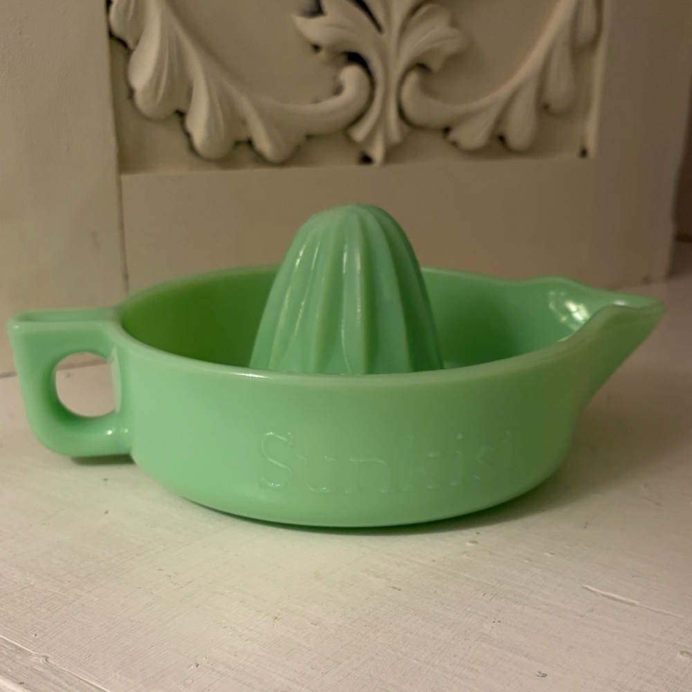 Sunkist Green Jadeite Reamer Juicer - Picture 4 of 6